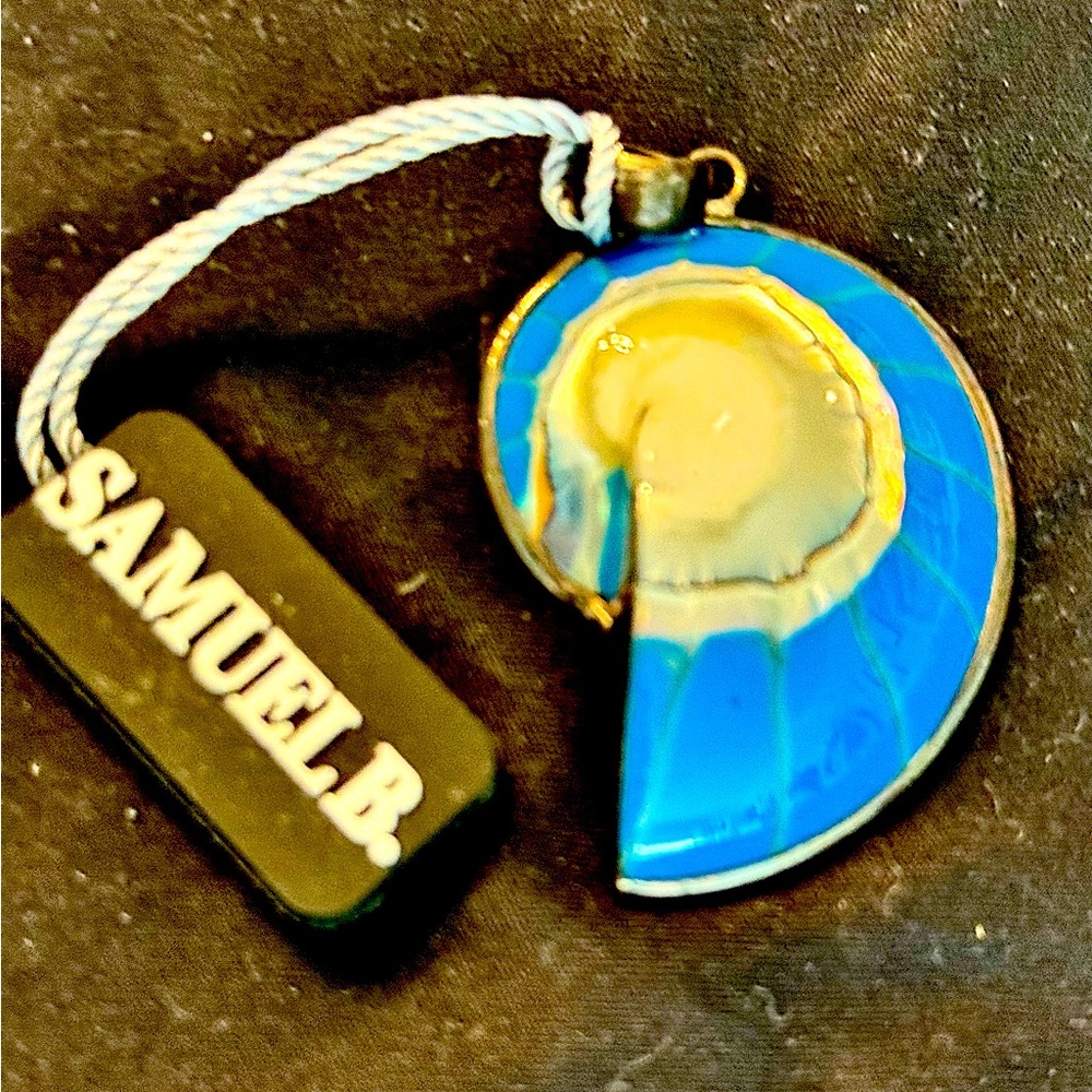 Samuel B blue seashell pendant NWT